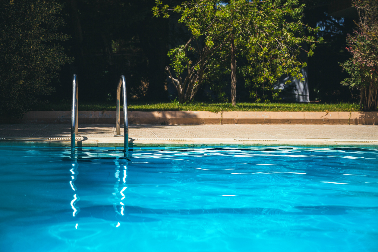 swimming pool near by